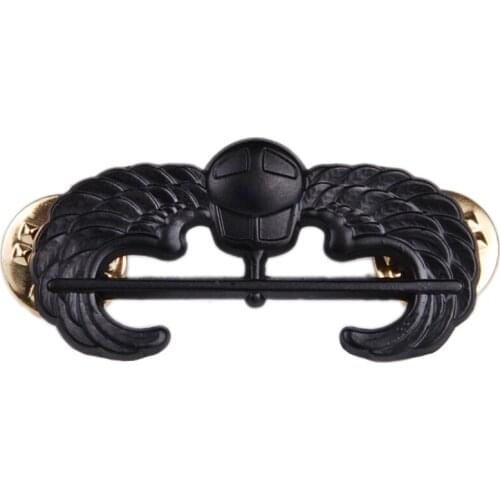 US UNITED STATES AIR FORCE AIR ASSAULT QUALIFICATION METAL BADGE