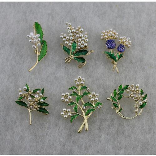 Hand green dripping glaze lily of the valley pineapple brooch Plant style Boutonniere Imitation pearls Clothing accessory pin