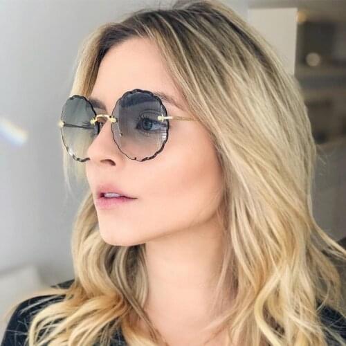 2019 Round Sunglasses Female Flower Shaped Metal Rimless Lenses Undulation Fashion Personality Marine Gradient Lenses UV400