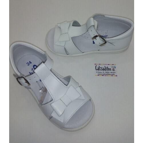 Girls leather sandals with buckle, teddy bear by Conguitos