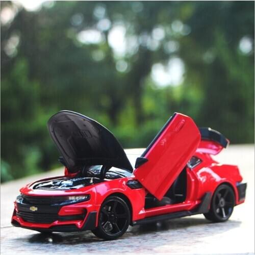 Childrens 1:24 simulation alloy car model childrens toy car Childrens birthday gift Komaro red car