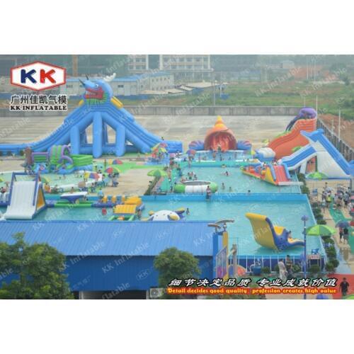 Large resort outdoor inflatable water park and water slide