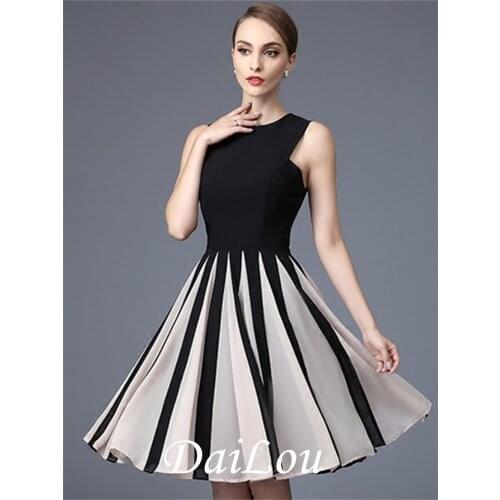 A-Line Jewel Neck Sleeveless Button Knee-Length Chiffon Cocktail Dress 2021