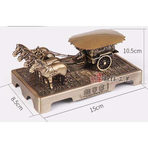 Terra-cotta warriors and horses are decorated with xi 'an special tourist souvenirs, metal carriages and statue home decoration