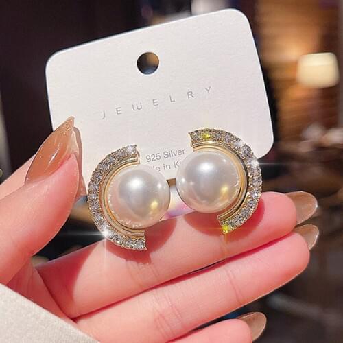 2021 New Fashion Korean Oversized White Pearl Stud Earrings for Women Bohemian Golden Round Pearl Wedding Earrings Jewelry Gift