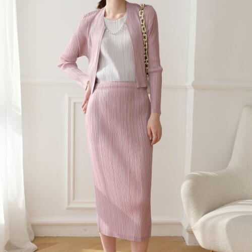 New product: 2021 Autumn Spring Instagram Wind Issey Miyake pleated suit simple fashion pearl chain small coat, casual skirt