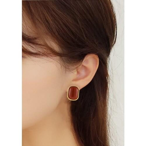 Amazing Price Fashion Delicate Ear Stud Temperament Retro Contracted Resin Elegant Baroque Wind Stud Earring For Women In 2021