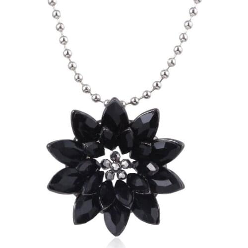 Europe and the United States copper temperament black dahlia necklace Crystal Love Flower Pendant for Woman and Girls