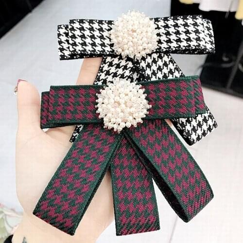 Korean Vintage Houndstooth Swallow Gird Imitation Pearl Bow Tie Brooches For Women Fashion Clothes Corsage Jewelry Accessories
