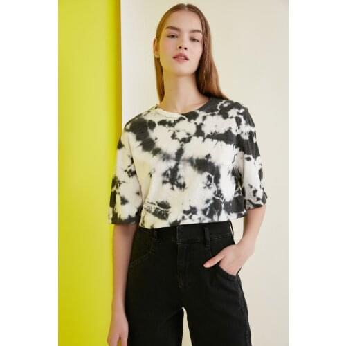 Trendyol Batik Pattern Loose Knitted T-Shirt TWOSS21TS0978
