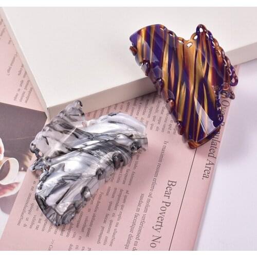 Acrylic Striped Crab Hair Claw Hair Clips for Women Girls ClassicBarrettes Hairpins Temperament Hair Clamps Hair Accessories