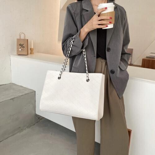 One Shoulder Big Bag Women 's Bag European and American Fashion Shoulder & Crossbody Bags Chain Bag Mobile Phone Bag Single Root