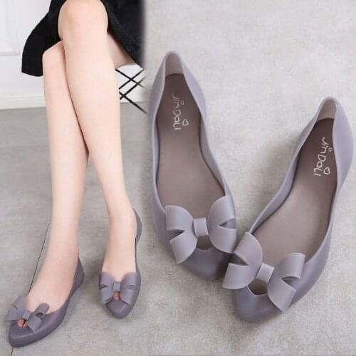 2021 Summer New Pointed Shallow Mouth Jelly Womens Shoes Fashion Soft Bottom Breathable Sandals Comfortable Beach Shoes