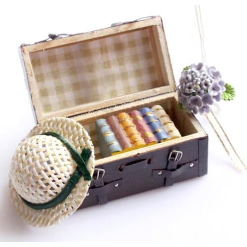 1/12 Dollhouse Miniature Carrying Vintage Leather Wood Suitcase Luggage Classic Toys Pretend Play Furniture Toys Accessory Brown
