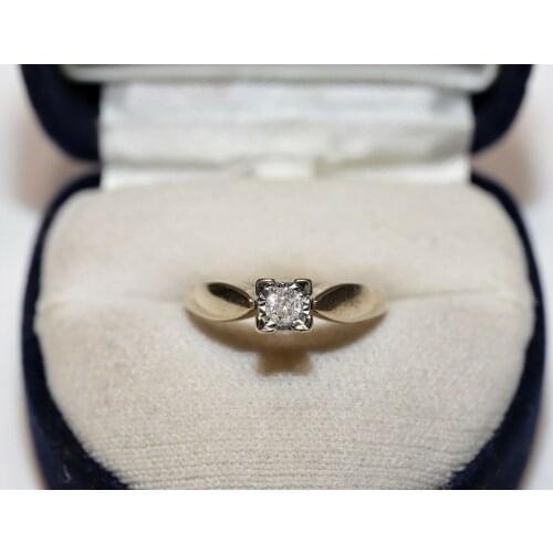 OLD ORIGINAL VINTAGE 9K GOLD NATURAL DIAMOND DECORATED PRETTY SOLITAIRE RING