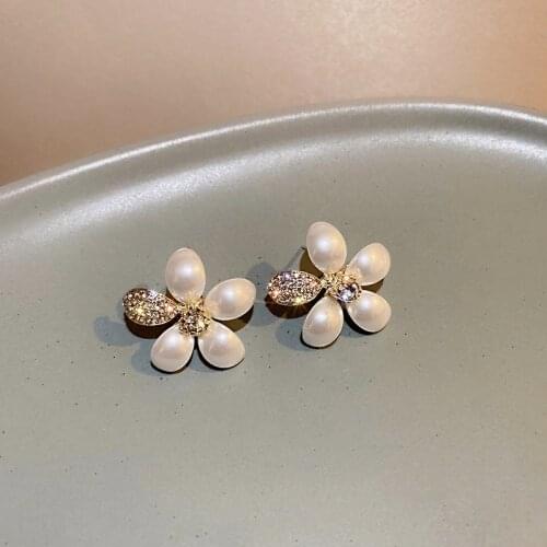 2021 Korean New Exquisite Pearl Flower Earrings Fashion Temperament Simple Versatile Earrings Elegant Ladies Jewelry
