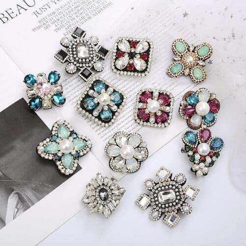New Retort Court Badge Brooch Floral Crystal Rhinestone Coat Sweater Pin Accessories Brooches Shawl Jewelry Luxury Scarf Buckle