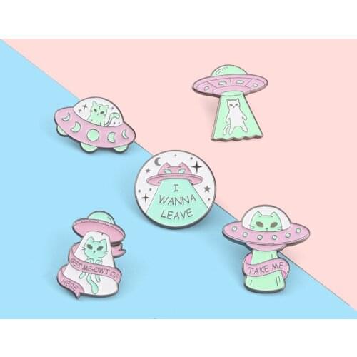 Cartoon Creativity Spaceship UFO Enamel Brooch Green Animal Cat Alien Fun Alloy Pins Punk Woman Jewelry Gift For Friends
