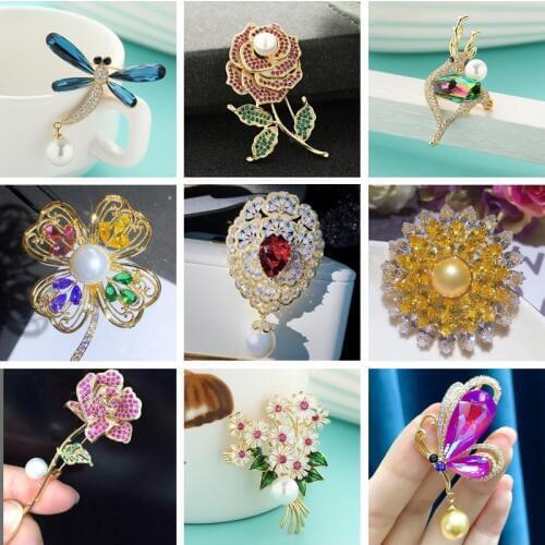 Luxury Crystal Pearl Brooches Pins Fashion Flower Deer Butterfly Rhinestone Animal Insect Jewelry Brooch for Bouquet Wedding Pin