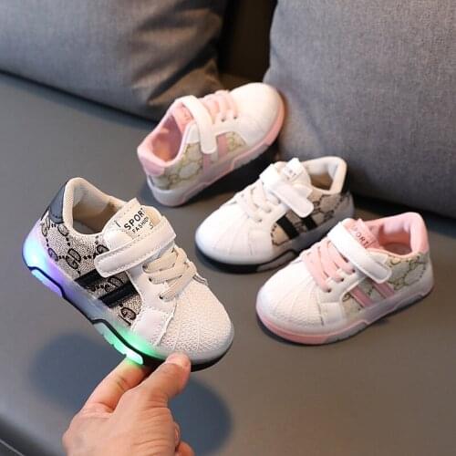 New autumn childrens LED lighting single shoes girls non-slip running Kids shoes boys soft bottom luminous casual sports shoes