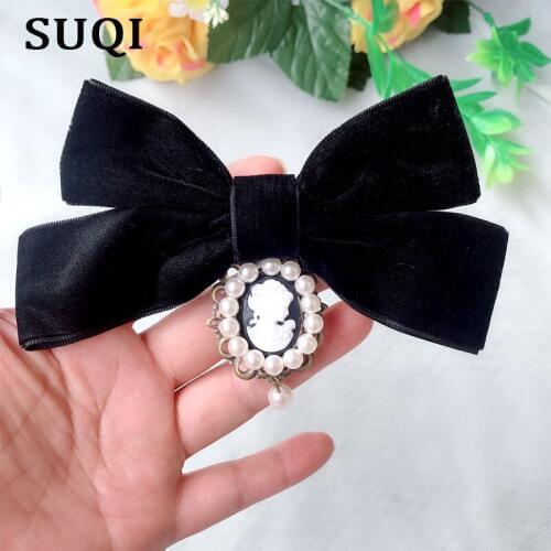 SUQI Fashion Velvet Bowknot hand sewing Queen Cameo Head portrait pearl big Brooches pin for Women Costume brooch Jewelry