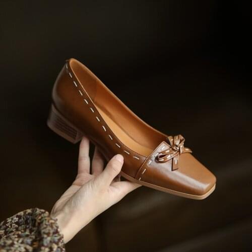 2021 New spring Women pumps natural Leather shoes 22-25cm Retro square toe bow Sewing thread decoration heels for women
