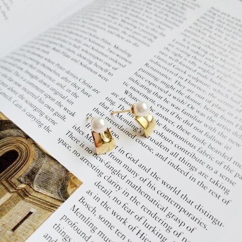 WTLTC Minimalist Geometrical Hammered Post Earrings 925 Sterling Sliver Small Pearls Earrings Minimal Statement Stud Earrings