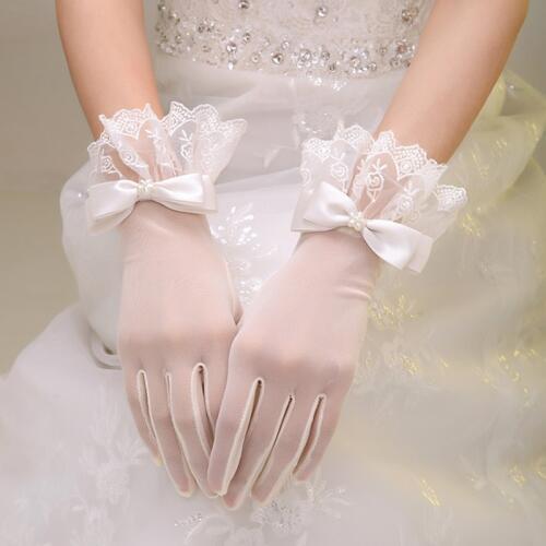 2019 Woman Wedding Gloves Short Wrist Tulle Lace Appliqued With Bow White Bridal Party Gifts Wedding Accessories New