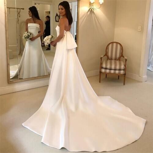 Simple A-line Wedding Dresses Strapless Court Train Satin Bridal Gowns Backless Vestido De Noiva Charming Robe De Mariee