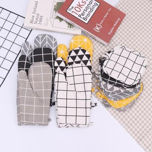 1PC yellow grid cute anti-slip microwave oven gloves cooking kitchen gadgets oven gloves outdoor barbecue protection hand gear