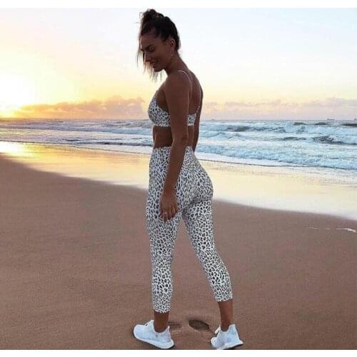 Huanwei Leopard Print Yoga Set Peach Comforter Sports Fitness leggings And Crop Suit