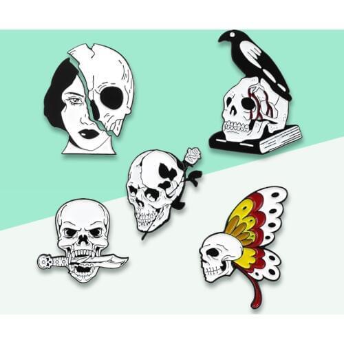 Gothic Horror Pins 5 Style Skeleton Cuervo Brooch Butterfly Half Woman Face Knife in Mouth Lover Rose Halloween Badge Jewelry