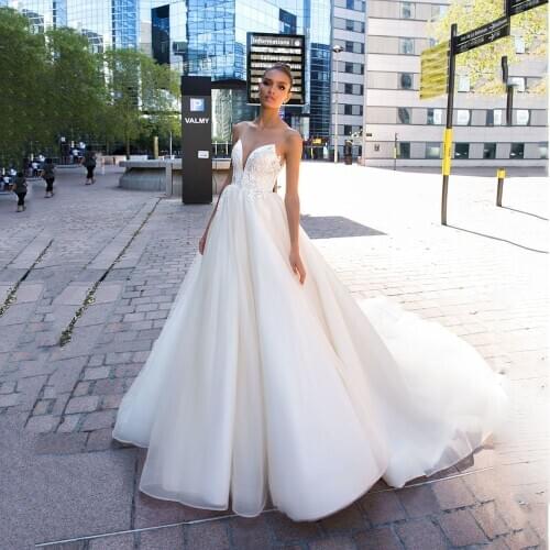 UZN Elegant Wedding Dress A-Line V-Neck Strapless Satin Bridal Gowns Ivory Lace Appliques Brides Dress Custom Made