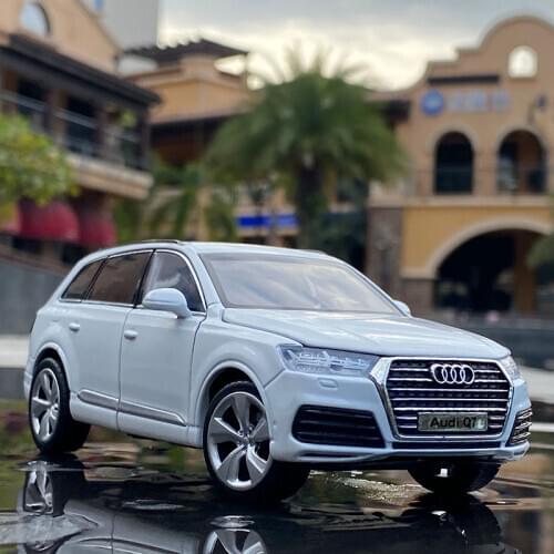 1:32 AUDI Q7 SUV Alloy Car Diecasts & Toy Vehicles Toy Car Metal Collection Model car Model High Simulation Toys For Children