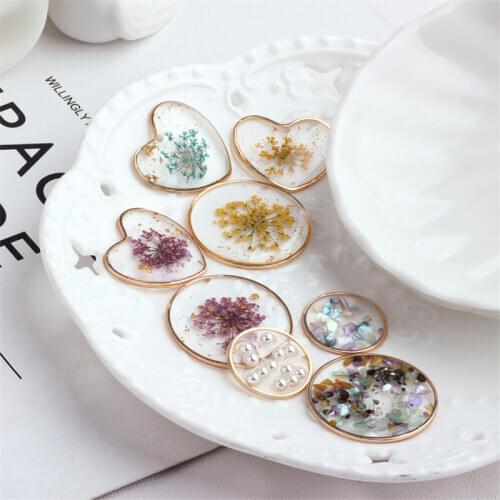 Free Shipping 10pcs/Lot Colorful Drip Clear Dry Flower Decorated Round Lovely Heart Pendant Charms Fit Earring Necklace Bracelet