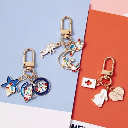 Cute Funy Spance Man Star Moon Decor Keychains for Mens Womens Kid Key Chain Ring Car Case Pendent Charm for Airpods Accessories