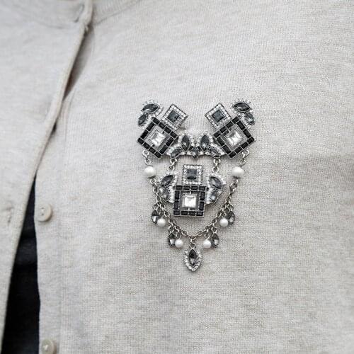 Vanssey Vintage Fashion Jewellry Gothic Black Glass Pearls Rhinestone Tassel Brooch Pin Party Accessories for Women 2020 New