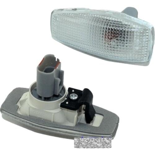 It is suitable for the left and right covers of the light-emitting lamp housing of the front leaf plate turn signal lamp of Kia
