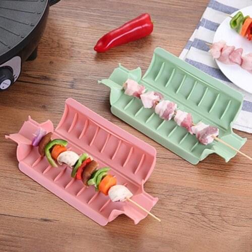 Black Plastic Random Color Small Meat Brochettes Machine Manual No Finger Injury Anti-Slip Kebab BBQ Skewer Maker For Grilling