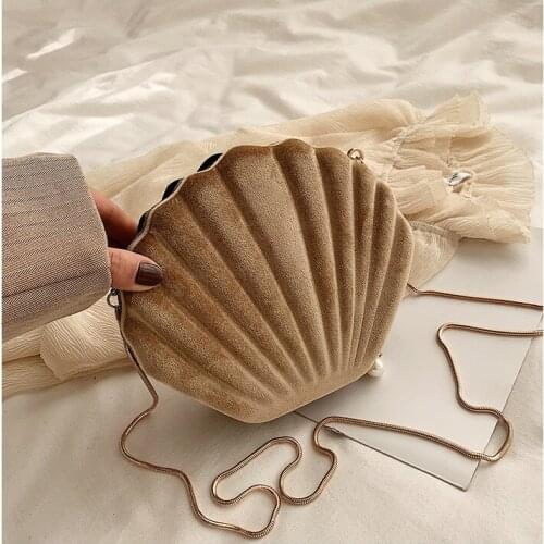 Creative Funny Girl Shell Shape Shoulder Bag Chain Bag Winter Velour Crossbody Bags for Women Fashion Handbaand Purses Party