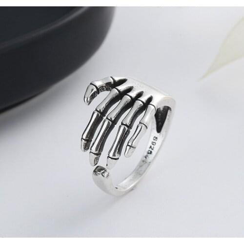 Yungqi Vintage Gothic Skull Palm Rings for Women Opening Hip Hop Finger Ring Fashion Streetwear Halloween Skeleton Ring Jewelry
