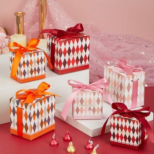 2020 New Wedding Favor Party Gift Boxes Creativity Lattice Paper Boxes for Packaging Candy Gift Bags Event Party Supplies