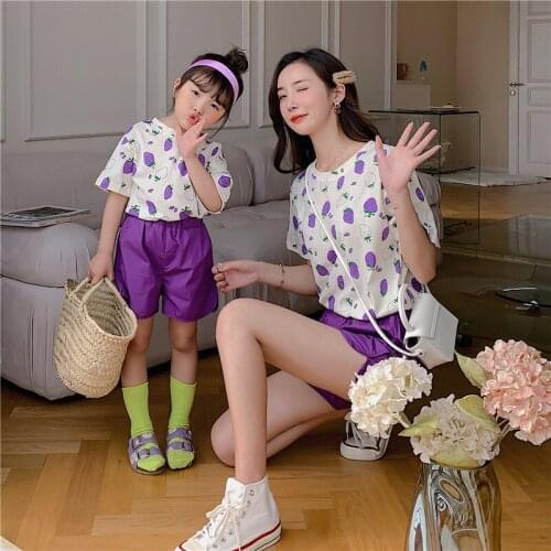 2021 new girls' Korean net red different parent-child fashion strawberry print Princess mother daughter suit
