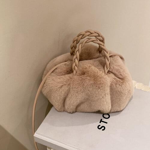 Winter New Design Woven Handle Bag Women Handbag Soft Warm Faux Fur Shoulder Crossbody Bag Ladies Pleated Plush Messenger Bag