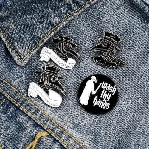 Cute badge enamel brooches pin cartoon crow Plague doctor beak Brooch wholesale for kind friends