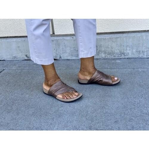 Sandalias de estilo bohemio para Mujer, zapatos de tacón con flores, cuñas, Chanclas de playa para verano, 2021