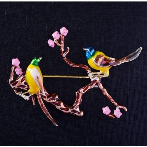 Elegant Peach Blossom Double Birds Enamel Pin Female Costume Scarf Bag Brooches Pins For Women Men Graceful Vivid Magpie Broche