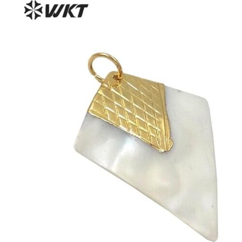 WT-JP227 Wholesale White Shell Pendant With Gold Eletroplated Leaf Shape Necklace Pendant High Quality Shell Pendant For Earring