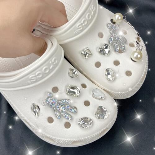 2021 Luxury Croc Charms Designer Diy Fashion Shoes Charms for Clogs Vintage Quality Shoe Decoration Buckle Kids Gift Croc Jibz