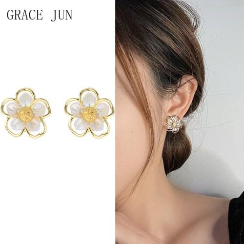 GRACE JUN Korea Style Shell Flower Stud Clip on Earrings No Pierced Womens Party Birthday Charm Jewelry Fake Earrings Ear Clip